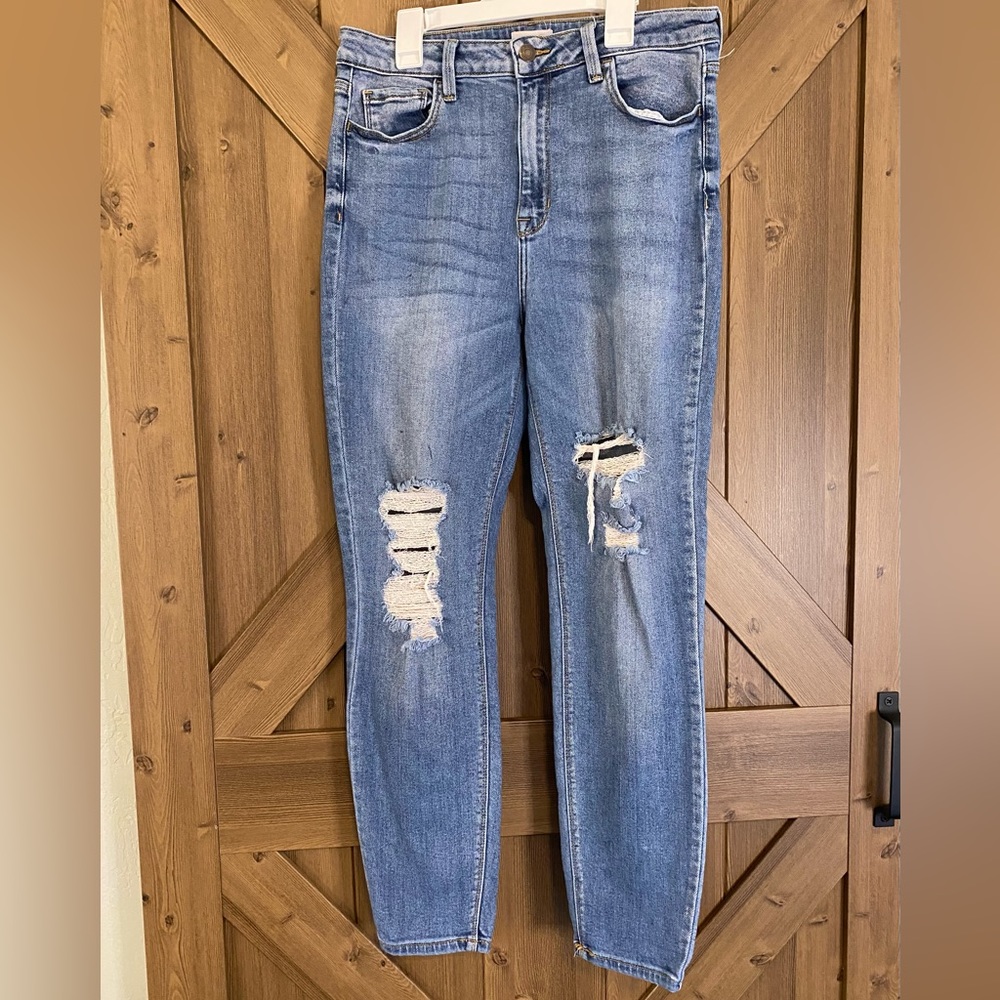 EUC Cello distressed jeans